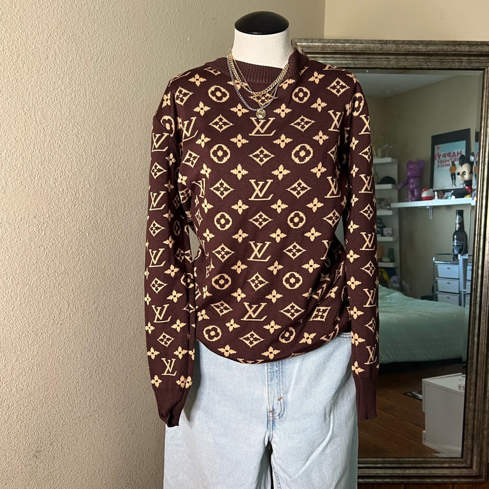 LV sweater